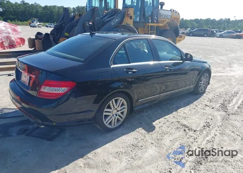 2008 Mercedes-Benz C 300 Luxury/Sport z USA, uszkodzony, nr VIN WDDGF54X38F075078